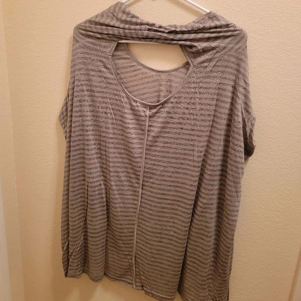 Top - Picture 2 of 2